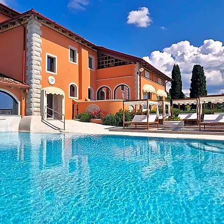 Hotel La Tavernetta Al Castello 3*